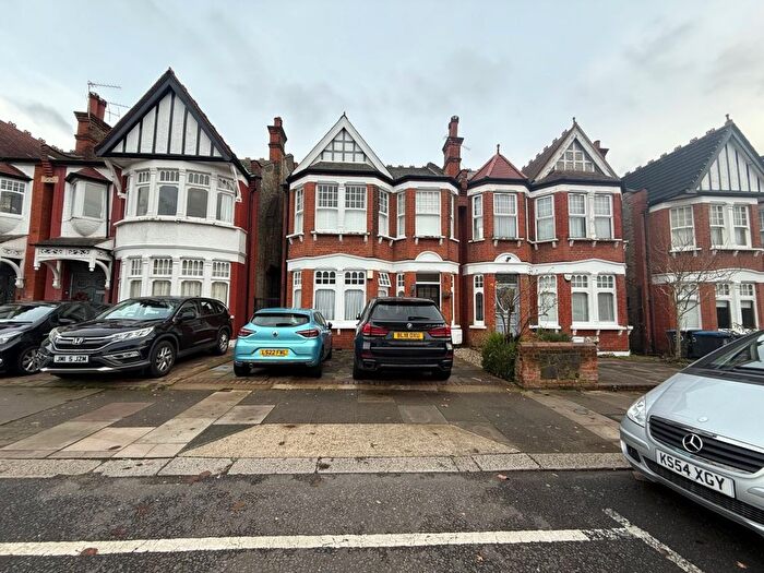 2 Bedroom Flat To Rent In Lakeside Road, Palmers Green, N13