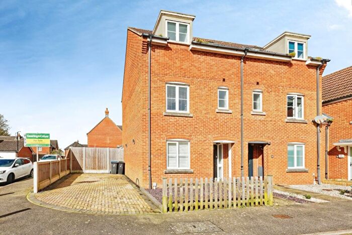 4 Bedroom Semi Detached House For Sale In Aspen Drive, Whitfield, Dover, Kent, CT16