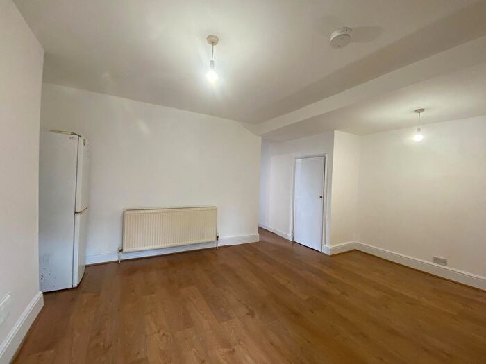 1 Bedroom Flat To Rent In Roxeth Green Avenue, Harrow, London, HA2