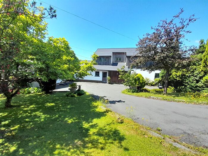 4 Bedroom Detached House For Sale In Penyfai Lane, Llanelli, SA15