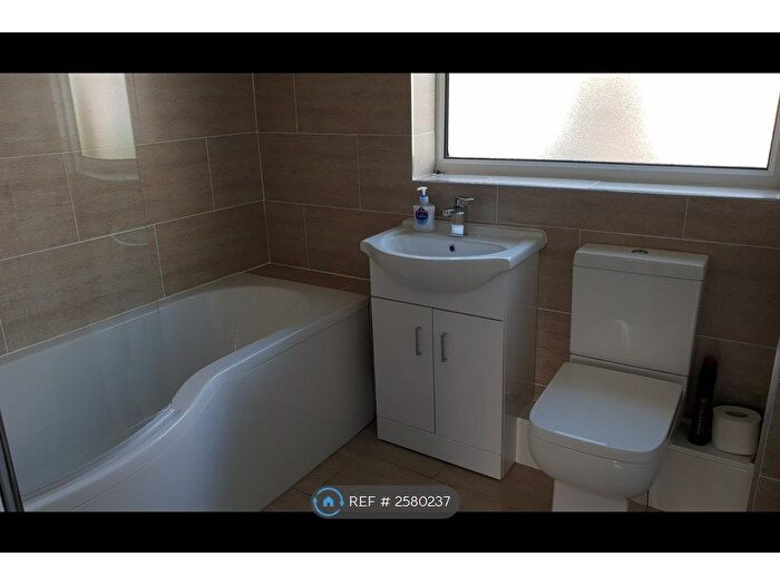 2 Bedroom Flat To Rent In Blandon Way, Cardiff, CF14