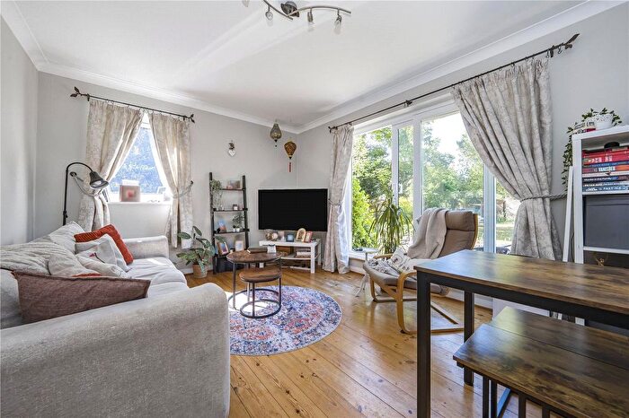 1 Bedroom Flat To Rent In Broom Road, Teddington, TW11