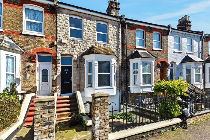 3 Bedroom Maisonette For Sale In Clifton Gardens, Margate, CT9