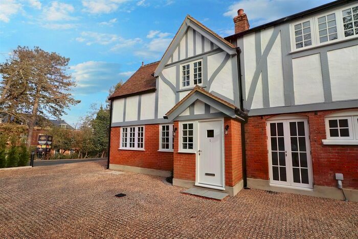 2 Bedroom Property To Rent In Barnet Lane, Elstree, Borehamwood, WD6