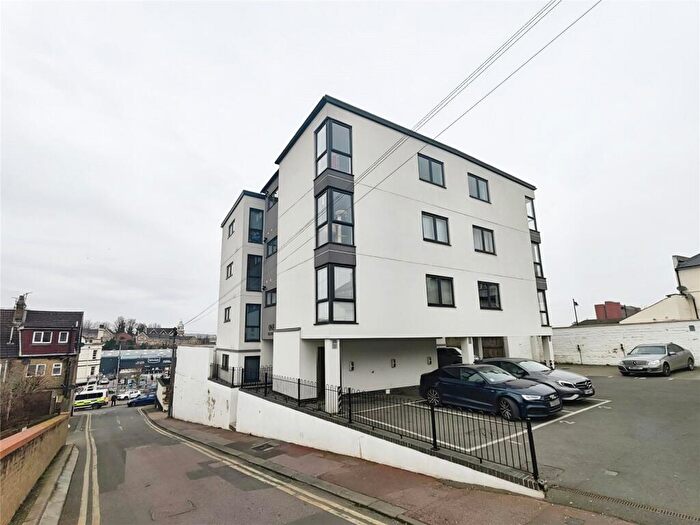 1 Bedroom Flat For Sale In Old Road, Chatham, Kent, ME4