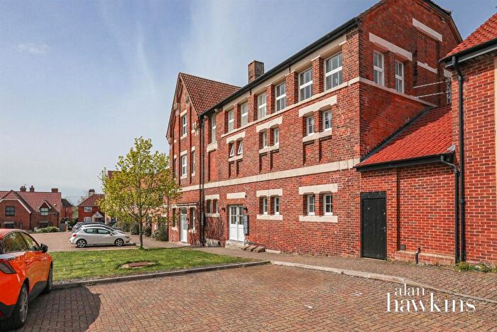 2 Bedroom Apartment For Sale In Daisy Brook, Royal Wootton Bassett, SN4