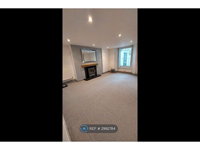 2 Bedroom Flat To Rent In Scarborough Road, Torquay, TQ2