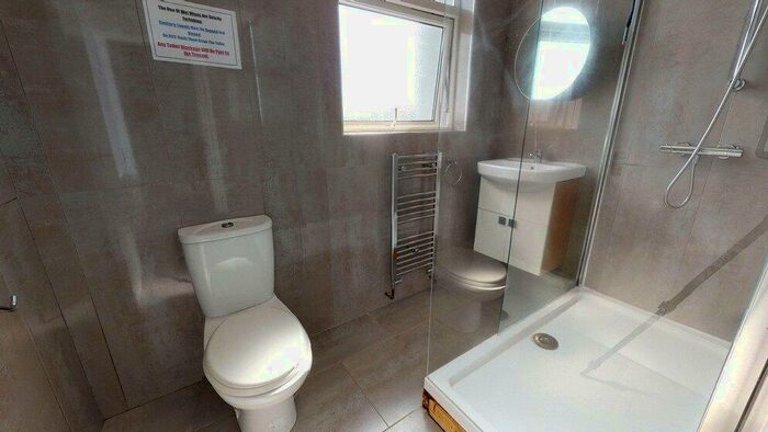 3 Bedroom Flat To Rent In Greenbank Terrace, Greenbank, Plymouth, Devon, PL4