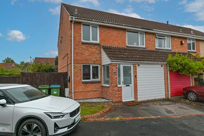 3 Bedroom End Of Terrace House For Sale In Cormorant Close, Fareham, PO16