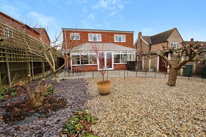 4 Bedroom Detached House For Sale In Bedford Road, Bedford, MK44