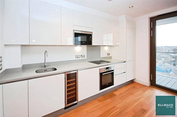 2 Bedroom Property To Rent In Gateway House, Regents Park Road, Finchley, N3