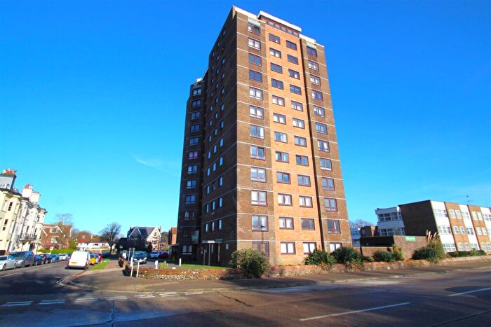 2 Bedroom Apartment For Sale In South Terrace, Littlehampton, BN17