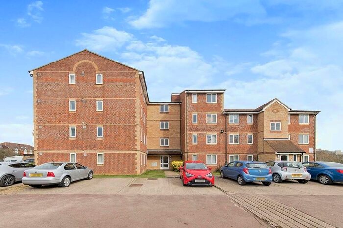 1 Bedroom Flat To Rent In Pioneer Way, Watford, WD18