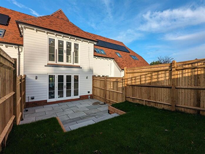 2 Bedroom Property To Rent In Waterman's Lane, Brenchley, TN12