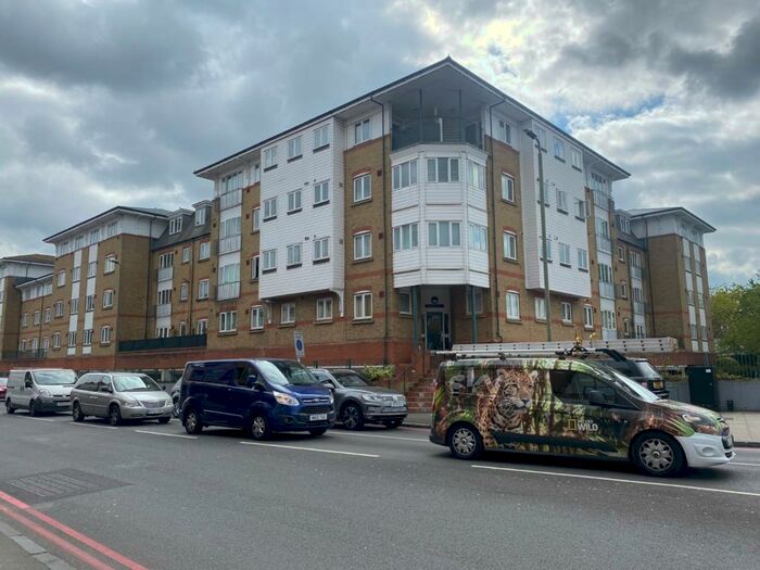 2 Bedroom Flat To Rent In Gainsborough Court, Homesdale Road, Bromley, BR2