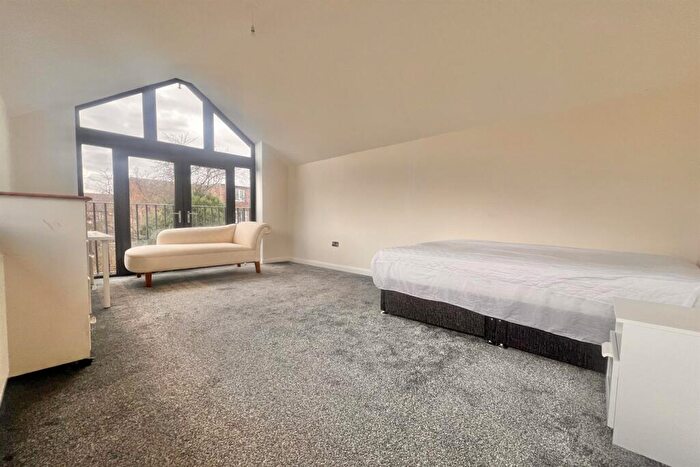 6 Bedroom Detached House To Rent In Austin Drive, Manchester, M20