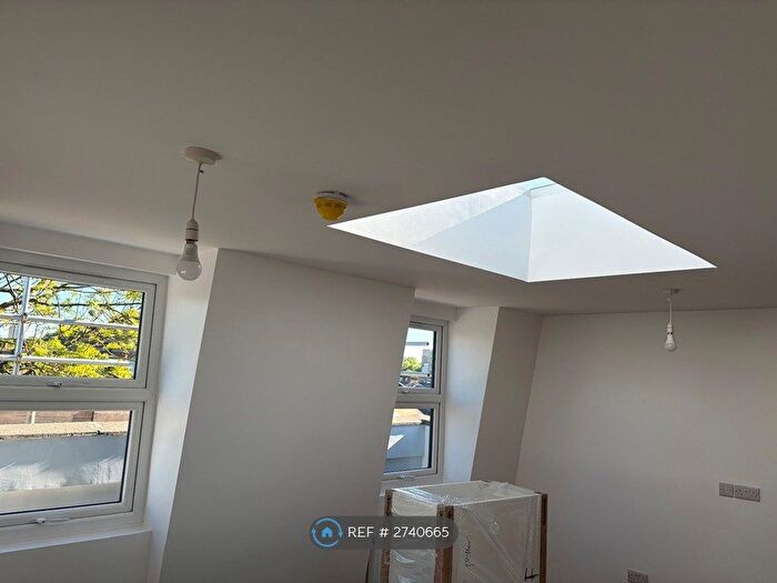 2 Bedroom Flat To Rent In Manbey Grove, London, E15