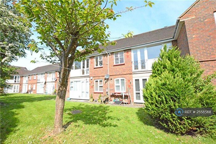 1 Bedroom Flat To Rent In Yew Tree Close, Beaconsfield, HP9