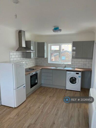 1 Bedroom Flat To Rent In High Street, Canvey Island, SS8
