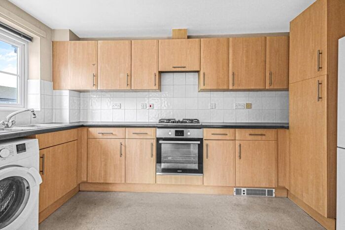 2 Bedroom Apartment For Sale In St Francis Close, Crowthorne, RG45