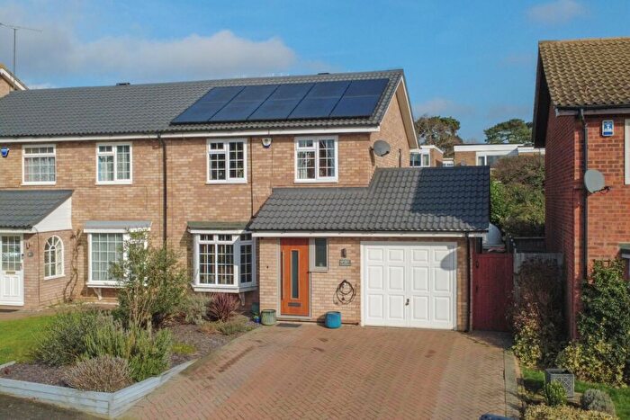 3 Bedroom Semi Detached House For Sale In Cotefield Drive, Leighton Buzzard, LU7