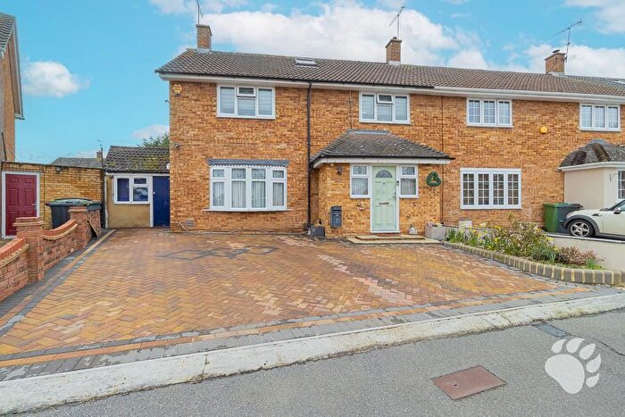 4 Bedroom End Terrace House For Sale In Southcote Row, Fryerns, SS14