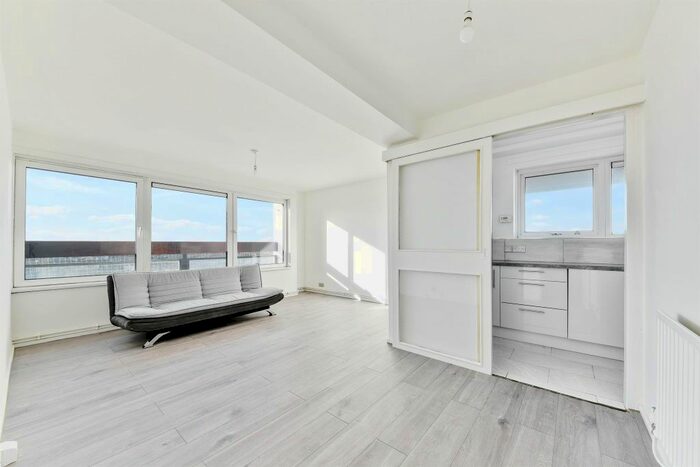 1 Bedroom Flat To Rent In Wandsworth Road, London, SW8