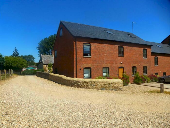 2 Bedroom Apartment To Rent In Cosgrove, MK19