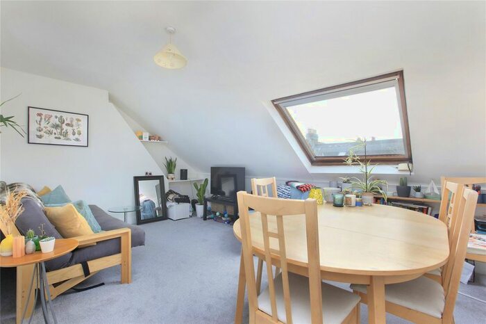 2 Bedroom Flat To Rent In Tantallon Road, Balham, London, SW12