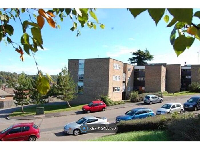 2 Bedroom Flat To Rent In Beech Drive, Berkhamsted, HP4