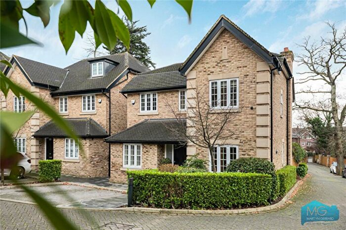 4 Bedroom Detached House For Sale In Cranberry Close, London, NW7