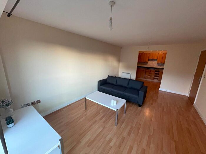 2 Bedroom Flat To Rent In Westfield Terrace, Sheffield, South Yorkshire, S1