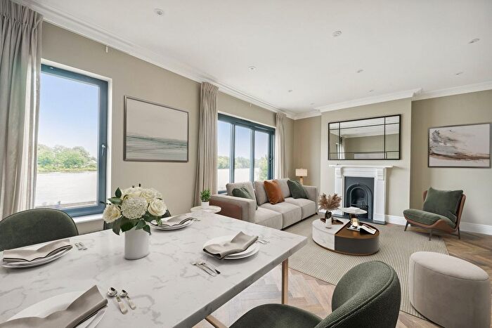 3 Bedroom Flat To Rent In Lonsdale Road, London, SW13