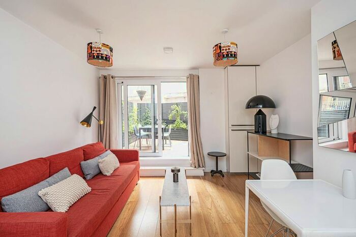 1 Bedroom Flat To Rent In Cresset Road, Hackney, London, E9