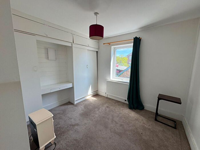 2 Bedroom Flat To Rent In Lambourne Road, Chigwell, Essex, IG7