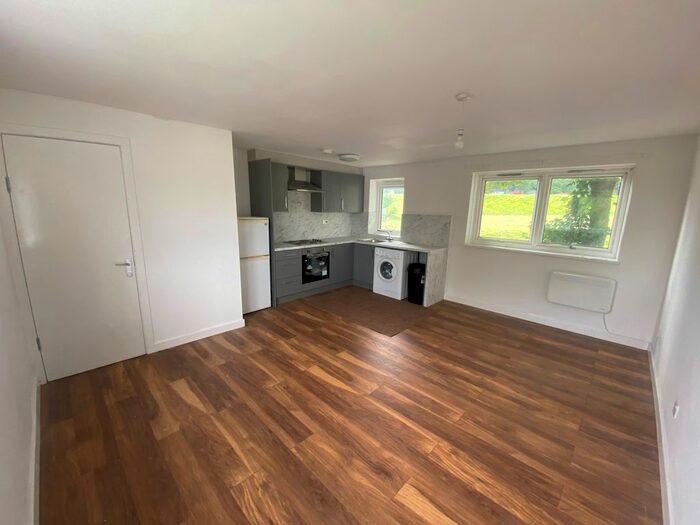 1 Bedroom Flat To Rent In Holborn Green, Hyde Park, Leeds, LS6