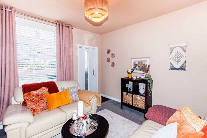 3 Bedroom Terraced House For Sale In Selwyn Street, Bolsover, S44