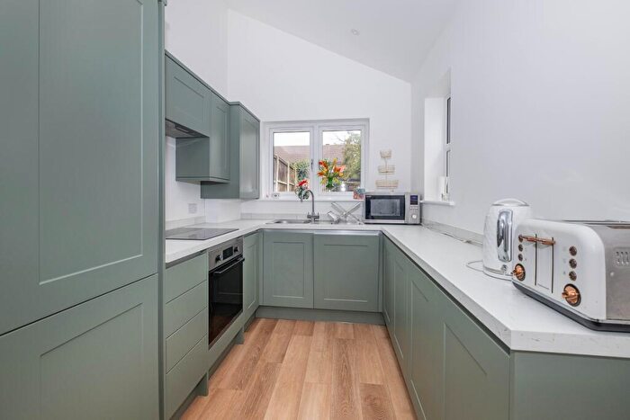 3 Bedroom Terraced House To Rent In Cleveland Road New Malden, KT3