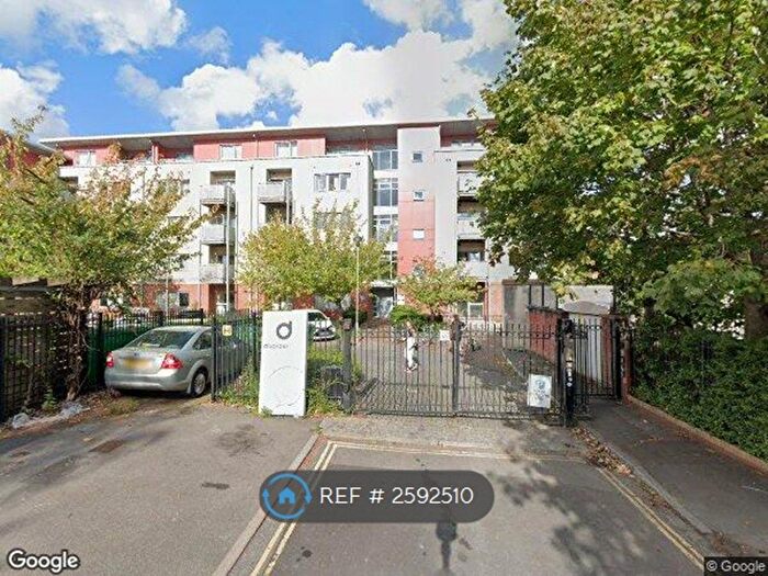 2 Bedroom Flat To Rent In Backfields, Bristol, BS2