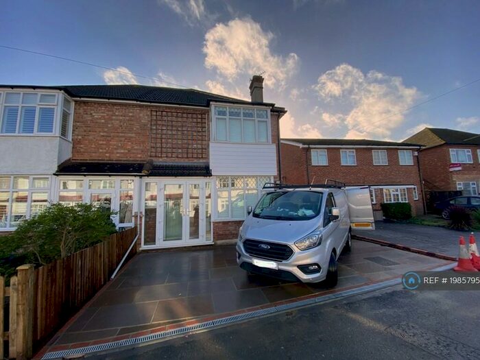 3 Bedroom Semi-Detached House To Rent In Brewery Road, Bromley, BR2