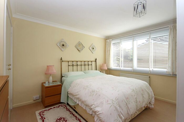 3 Bedroom End Terrace House For Sale In Holly Gardens, Milford-On-Sea, SO41