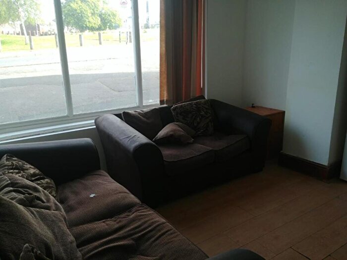 1 Bedroom Flat To Rent In Kings Arms - Stocks Hill, Holbeck, Leeds, LS11