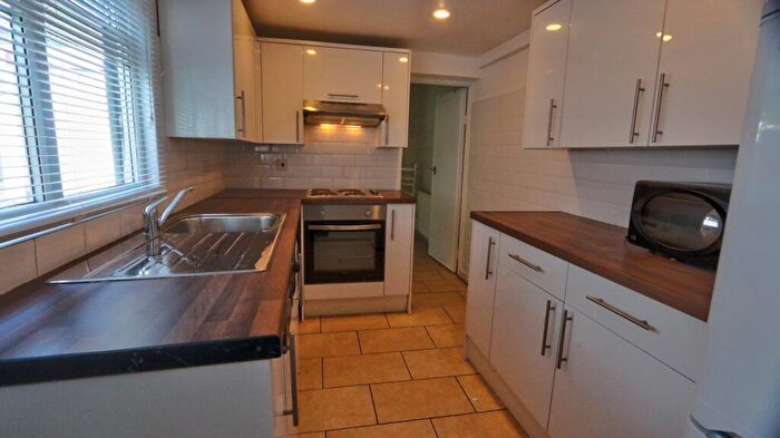 2 Bedroom End Of Terrace House To Rent In Johnson Road, Bromley, BR2