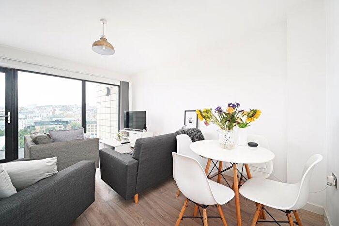 2 Bedroom Apartment To Rent In Apt The Gateway, Sheffield, S2