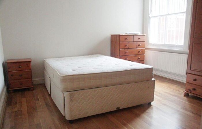 1 Bedroom Property To Rent In Rossiter Road, London, SW12