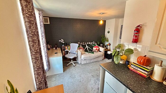 1 Bedroom Flat To Rent In Kingston Court, Taunton, TA2
