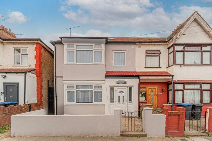 5 Bedroom End Of Terrace House For Sale In Clarendon Road, London, N18