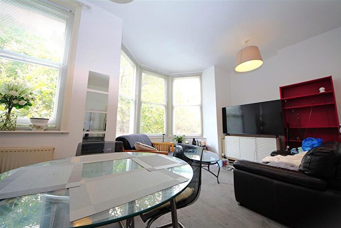 2 Bedroom Property To Rent In High Road, East Finchley, London, N2