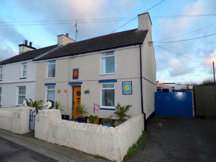 2 Bedroom End Of Terrace House For Sale In Holyhead, Sir Ynys Mon, LL65