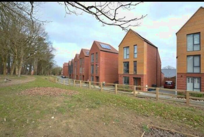 4 Bedroom Property To Rent In Keats Way, Coulsdon, CR5